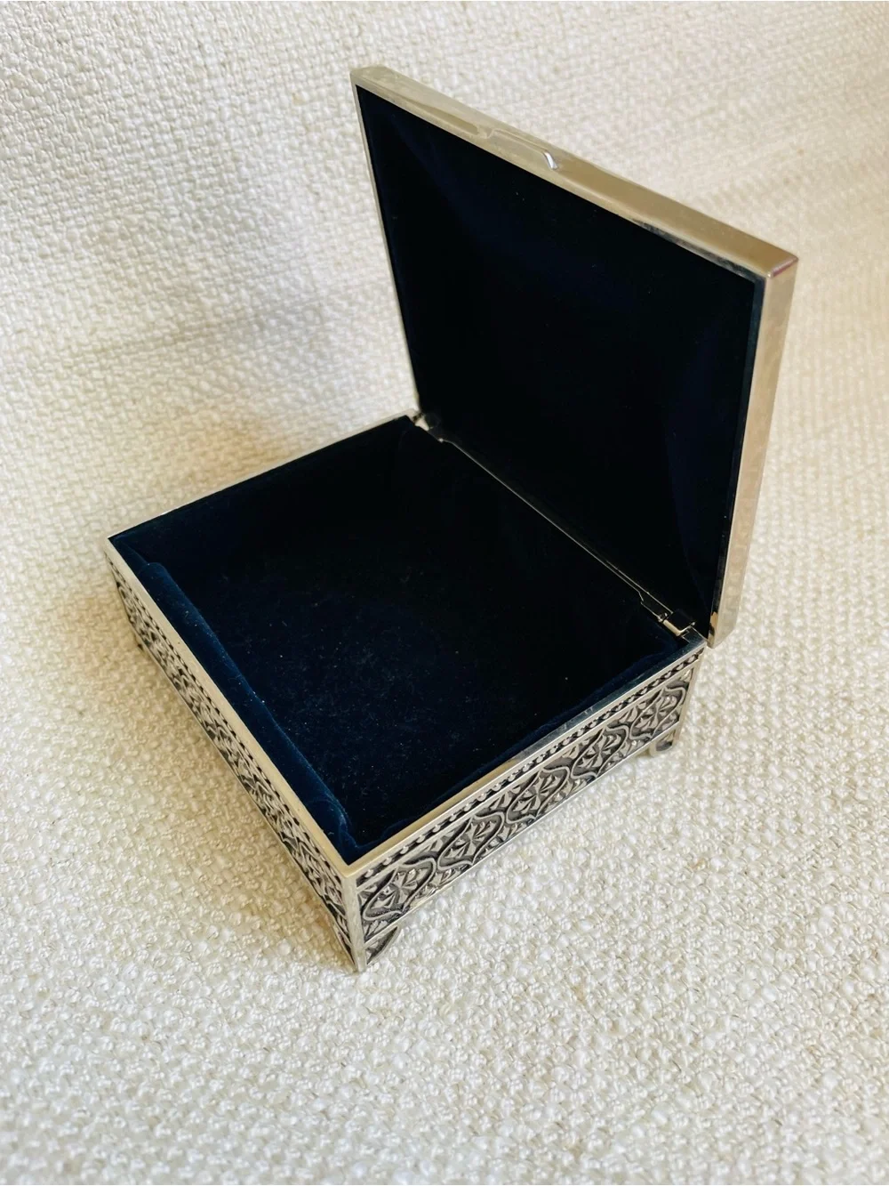 Vintage Ornate Filigree Silver-Tone Decorative Jewelry Box 4